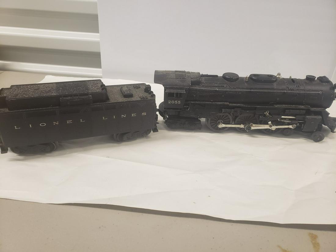 Lionel Train 2055 Engine and cart (1 of 1)