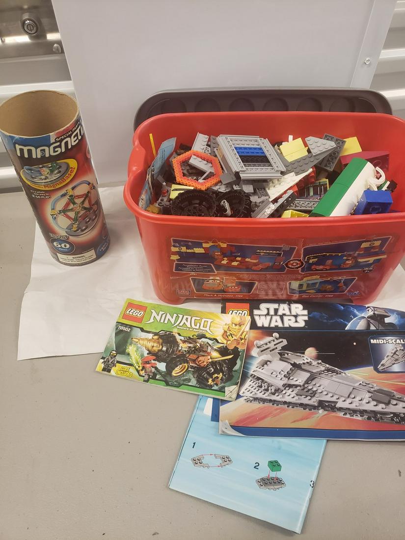 Large lot of legos and Magnetix: Large lot of legos and Magnetix