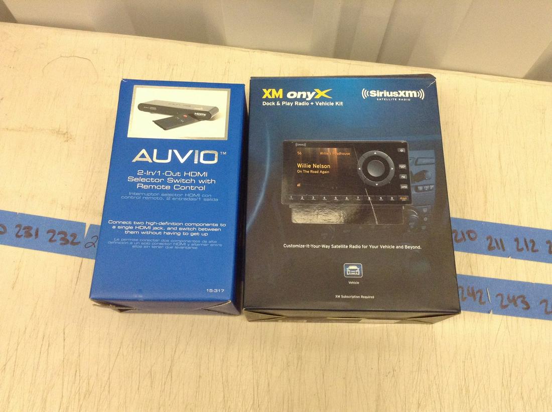 Dock And Play Radio And Vehicle And Selector Switch (1 of 1)