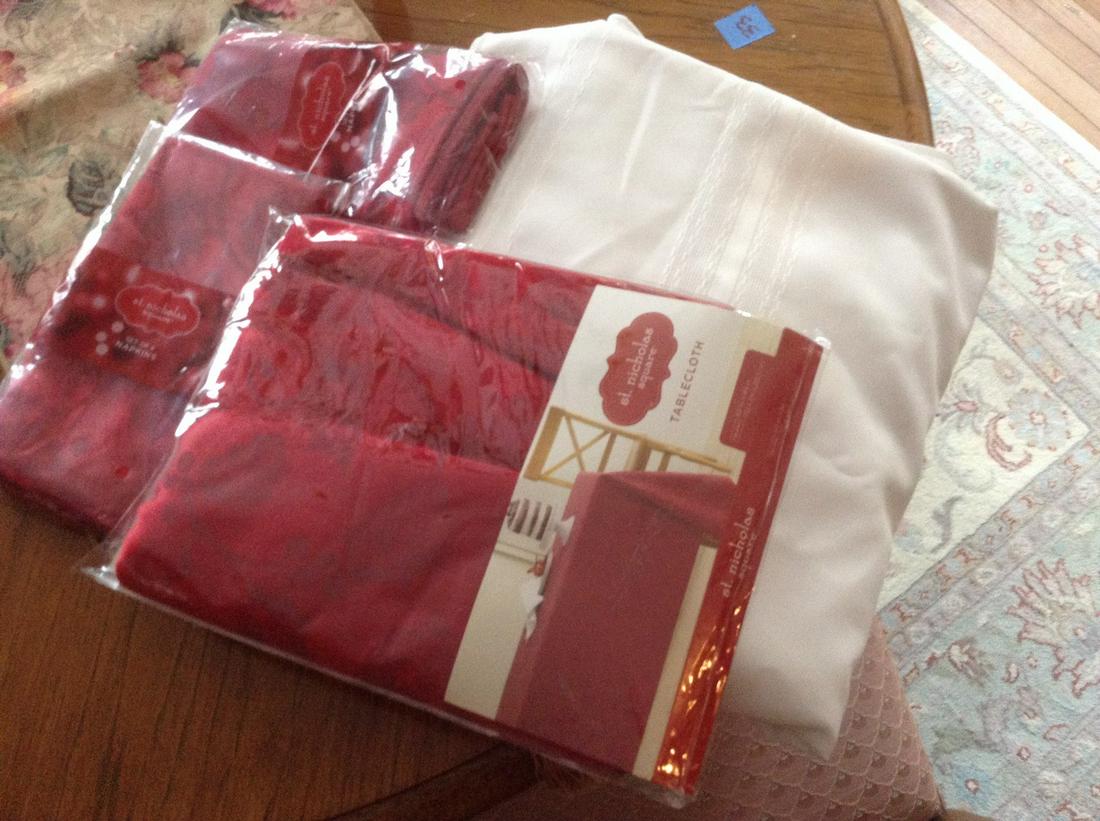 lot of brand new table clothes and more (1 of 1)