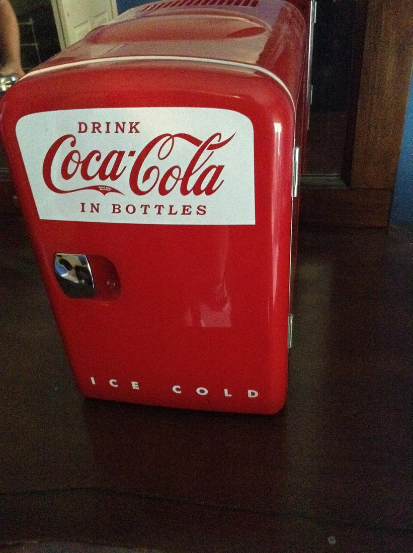 mini coca-cola refrigerator (1 of 1)