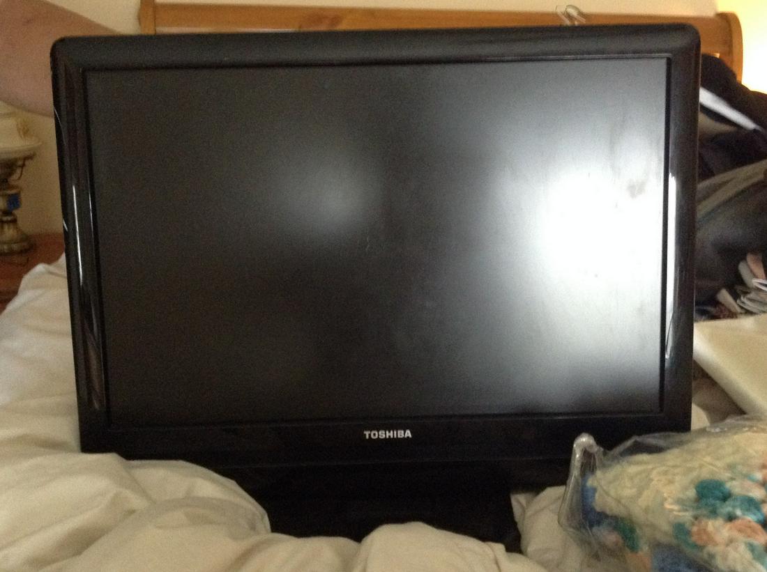 toshiba tv 19" (1 of 1)