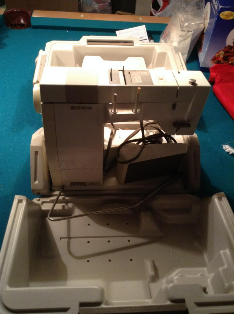 vintage bernina record sewing machine in carrying case (1 of 1)
