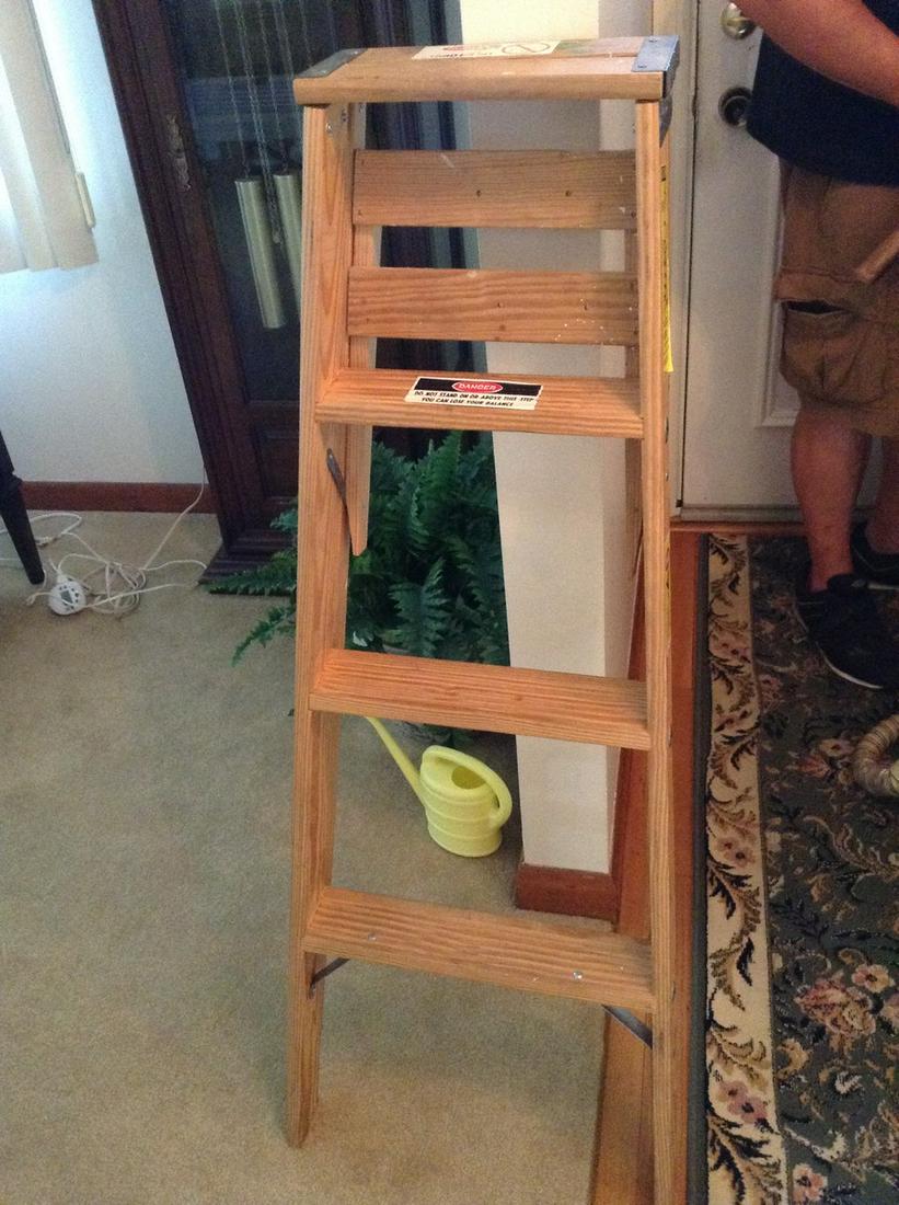 4 foot step up ladder like new (1 of 1)
