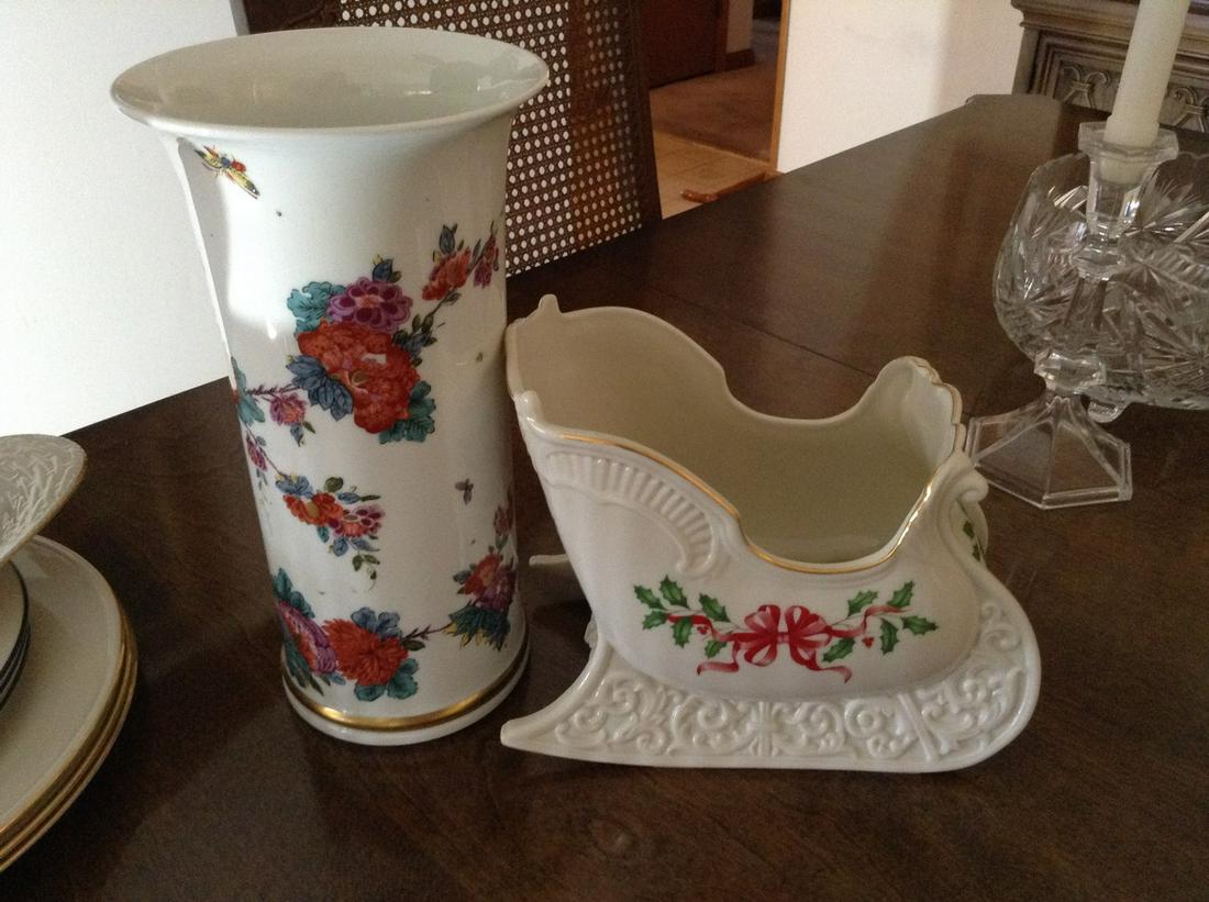lenox santa sleigh and vase: lenox santa sleigh and vase