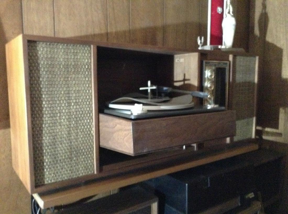 admiral am/fm stereo turntable (1 of 1)