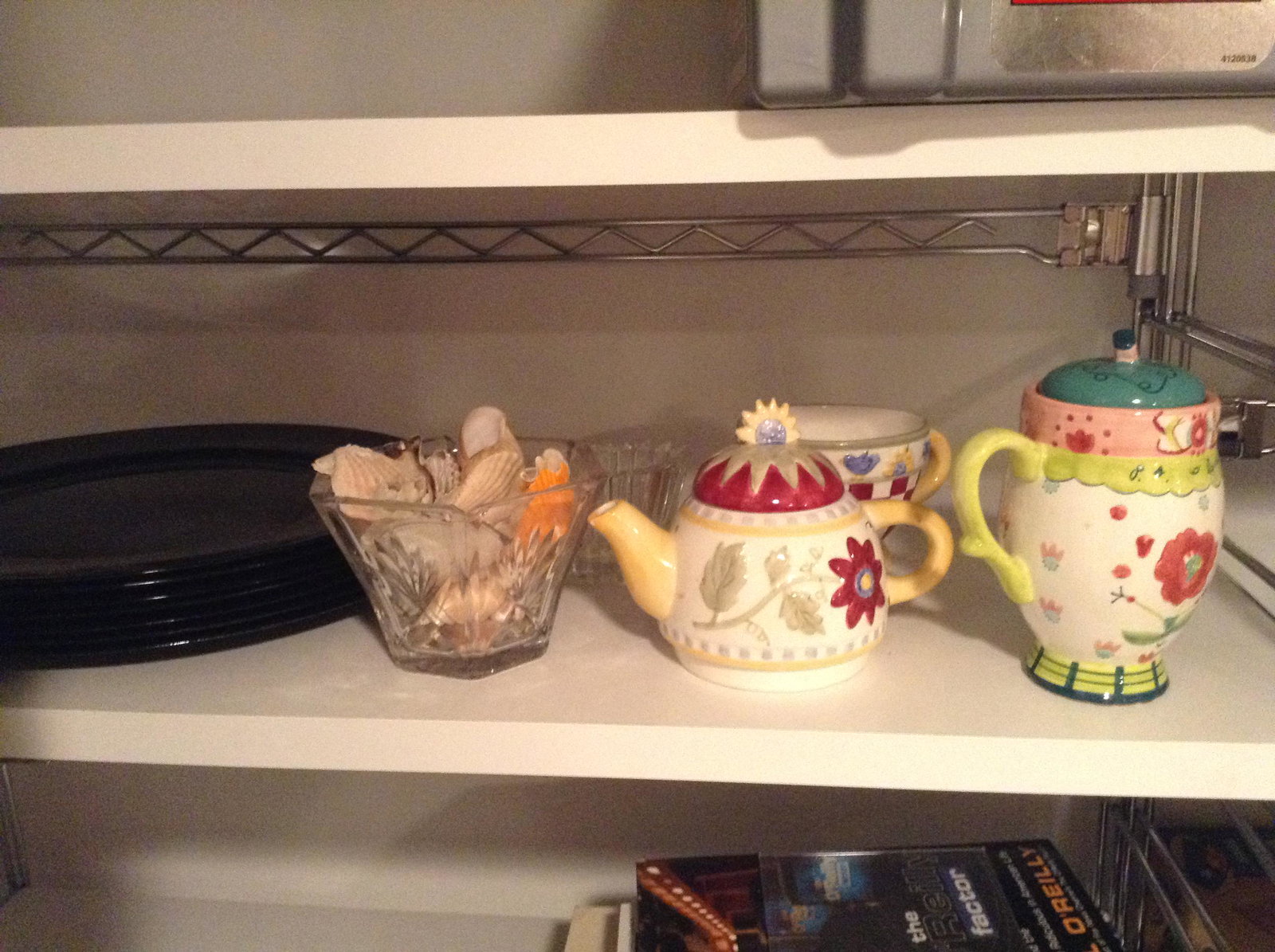charger plates and glassware: charger plates and glassware