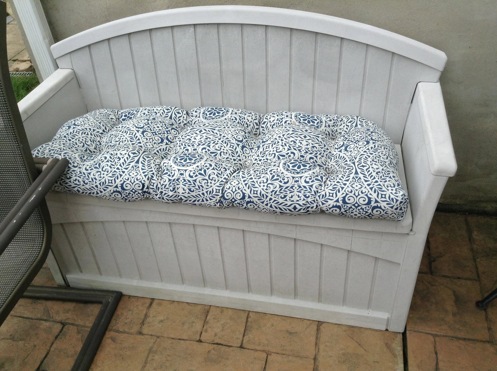 rubber made storage bench and planter 52": rubber made storage bench and planter 52"