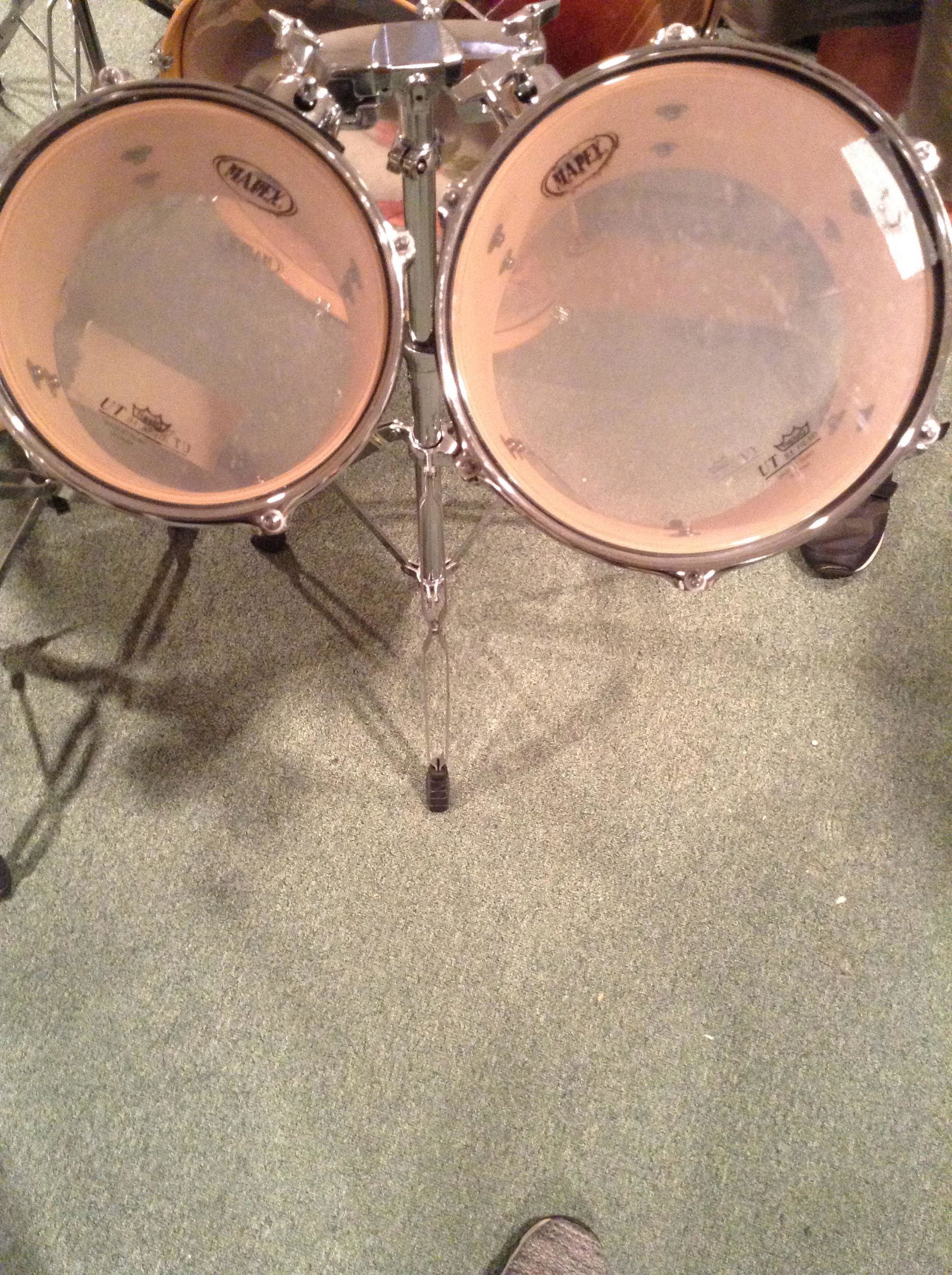 two mapex drums with chrome stand mint condition, one: two mapex drums with chrome stand mint condition, one is 8" and one is 9"