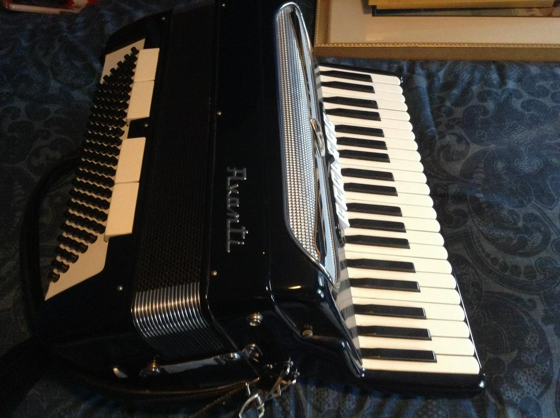 Avanti Accordion Mint Condition: Avanti Accordion Mint Condition