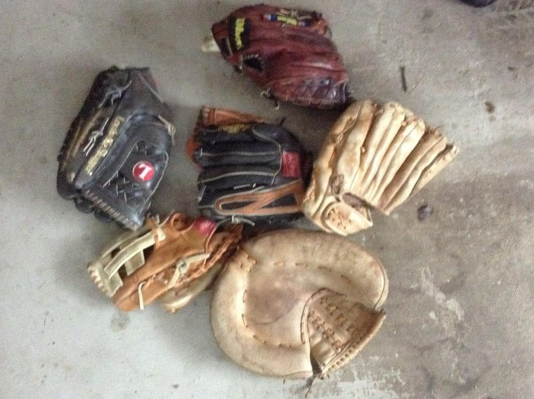 Lot Of Baseball Gloves: Lot Of Baseball Gloves