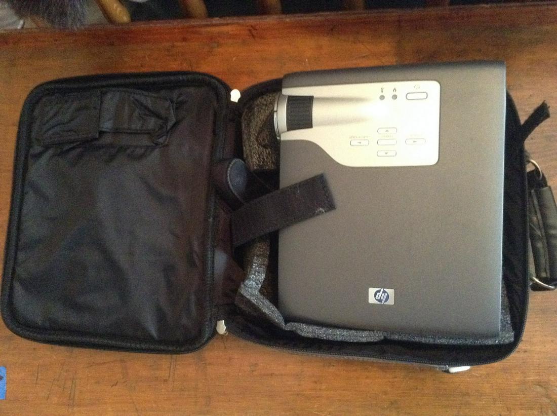 HP Digital Projector X31 With Bag: HP Digital Projector X31 With Bag