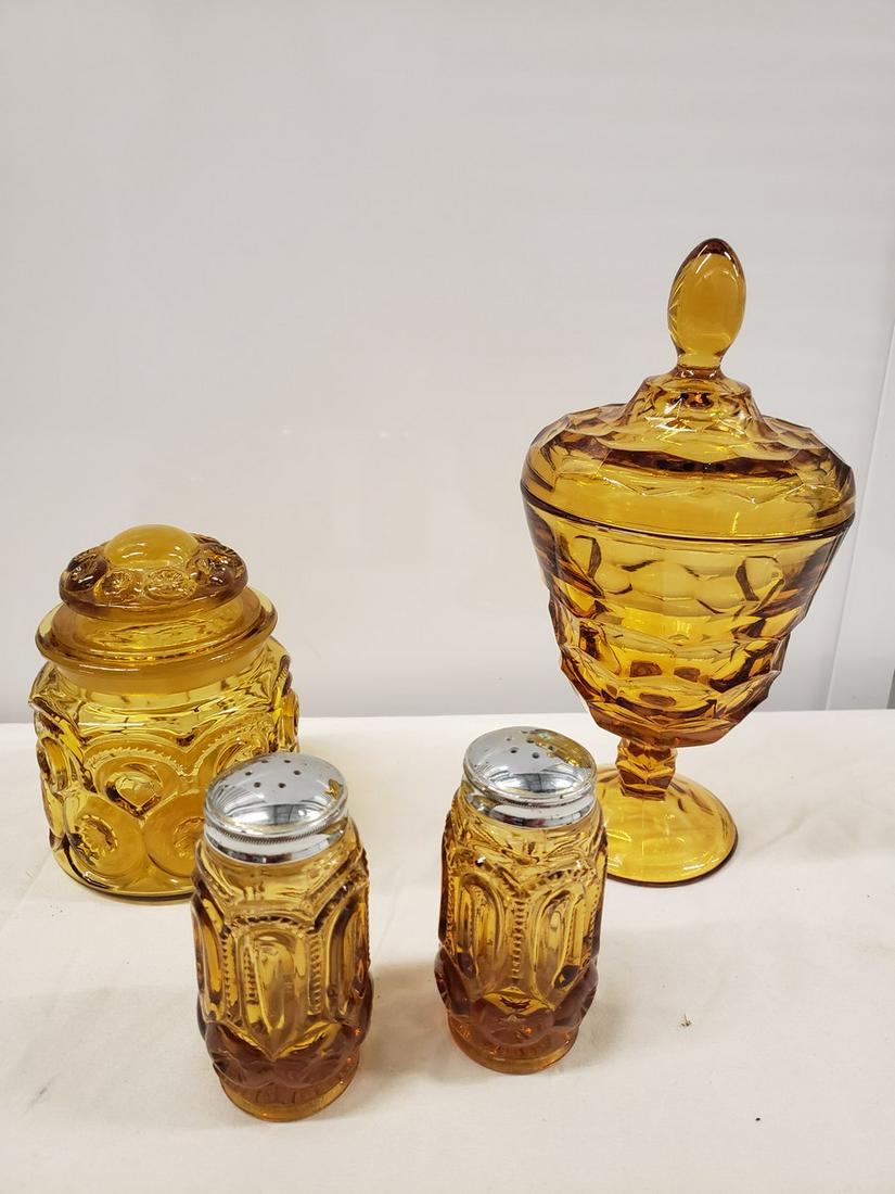 Lot of Amber glass salt & Pepper shakers, and two jars (1 of 1)