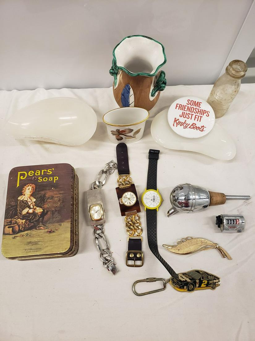 Lot of smalls including watches, brooches, kinky boots: Lot of smalls including watches, brooches, kinky boots pin and more
