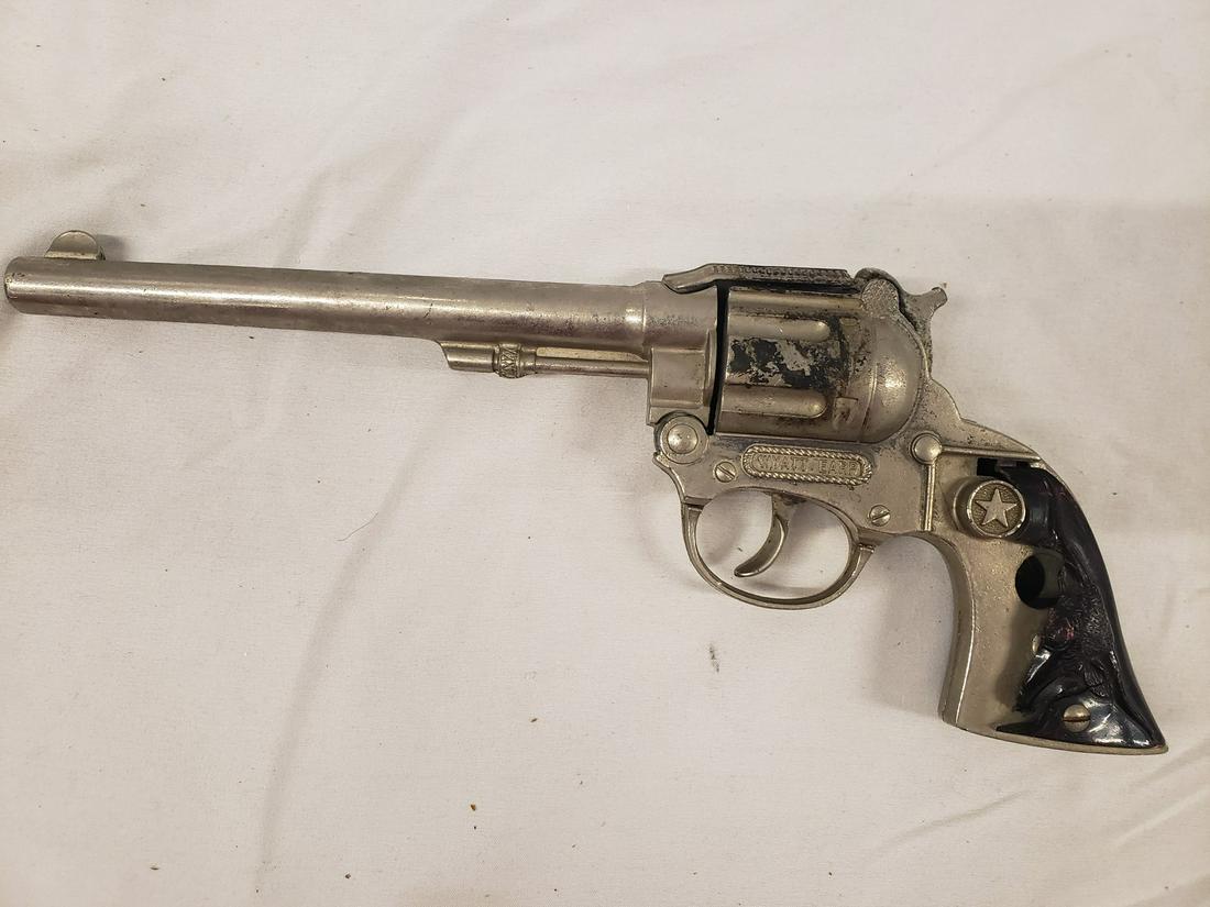 Early Wytt Earp toy gun: Early Wytt Earp toy gun