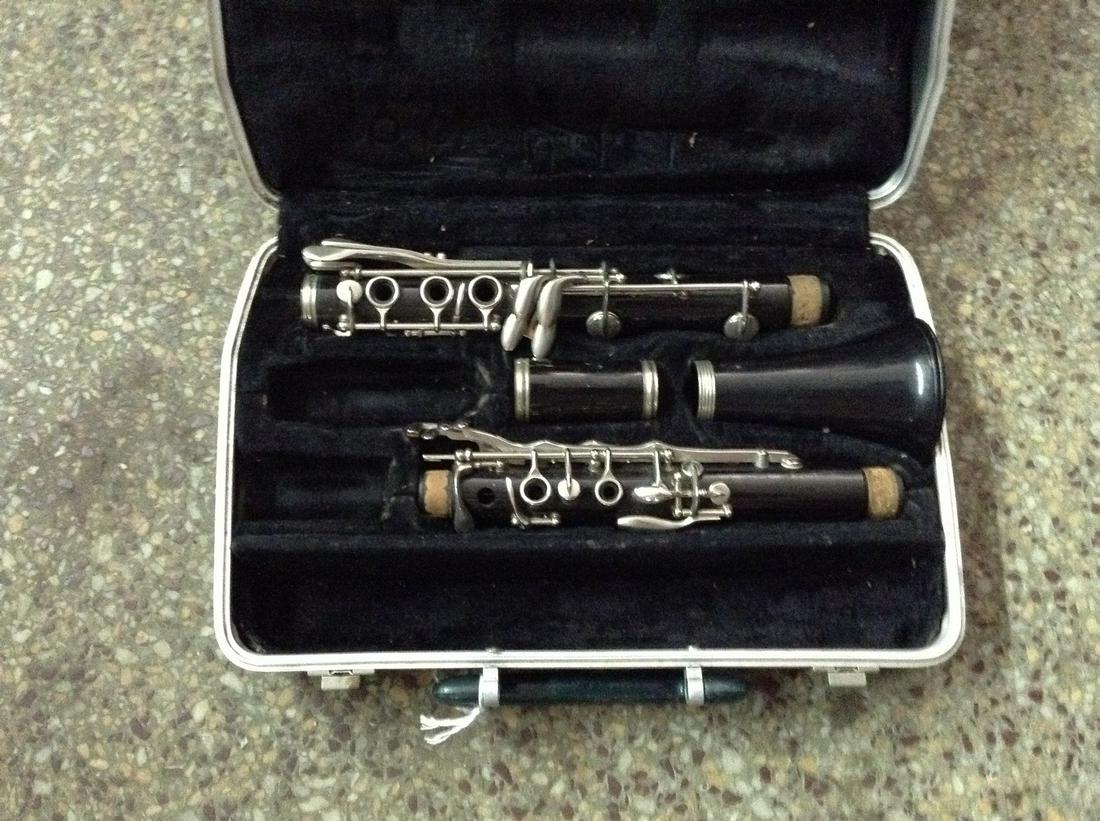 bueschen vintage clarinet in case (1 of 1)
