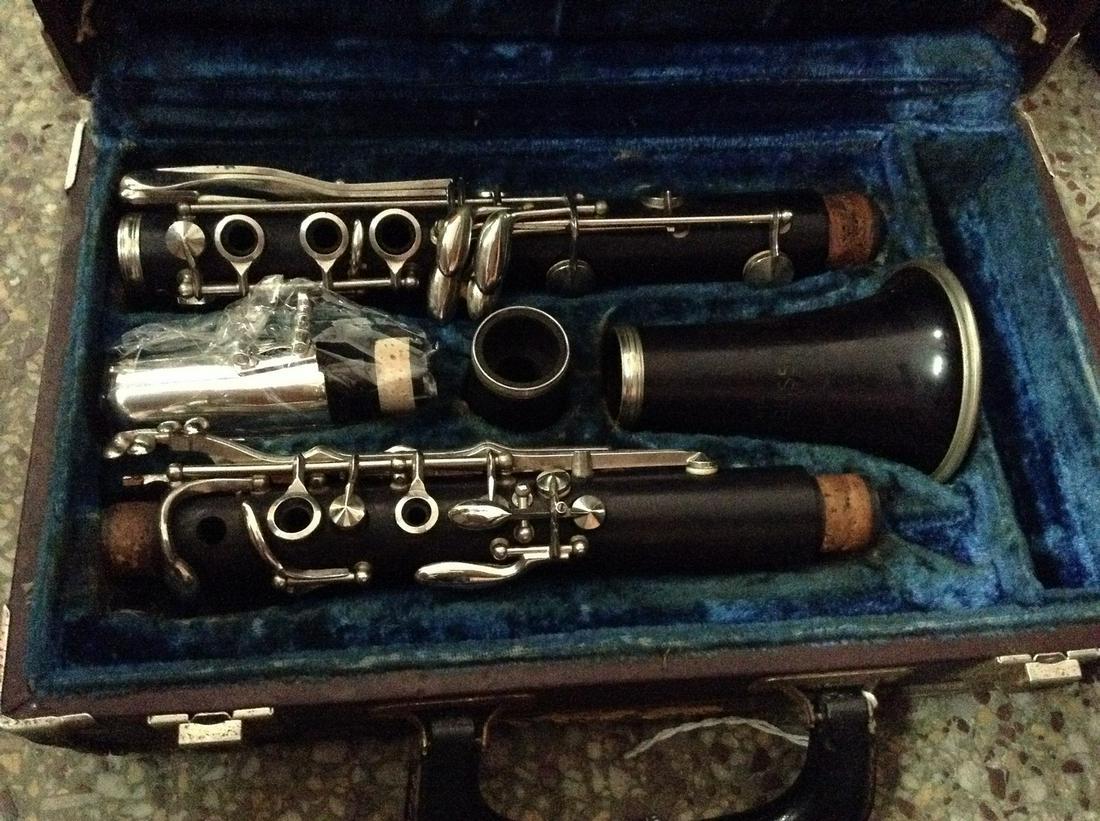 this ville vintage clarinet in case (1 of 1)