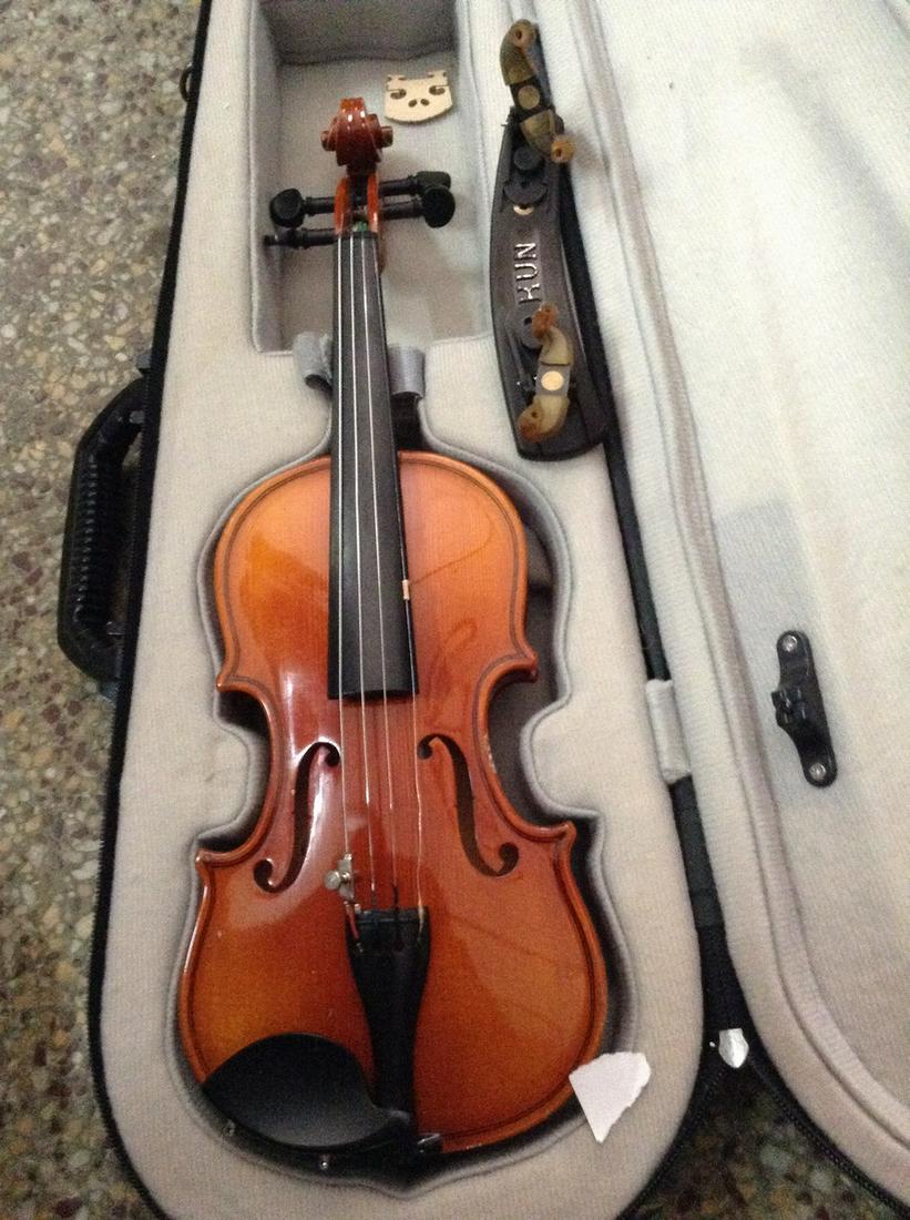 Suzuki small violin 15" with case (1 of 1)