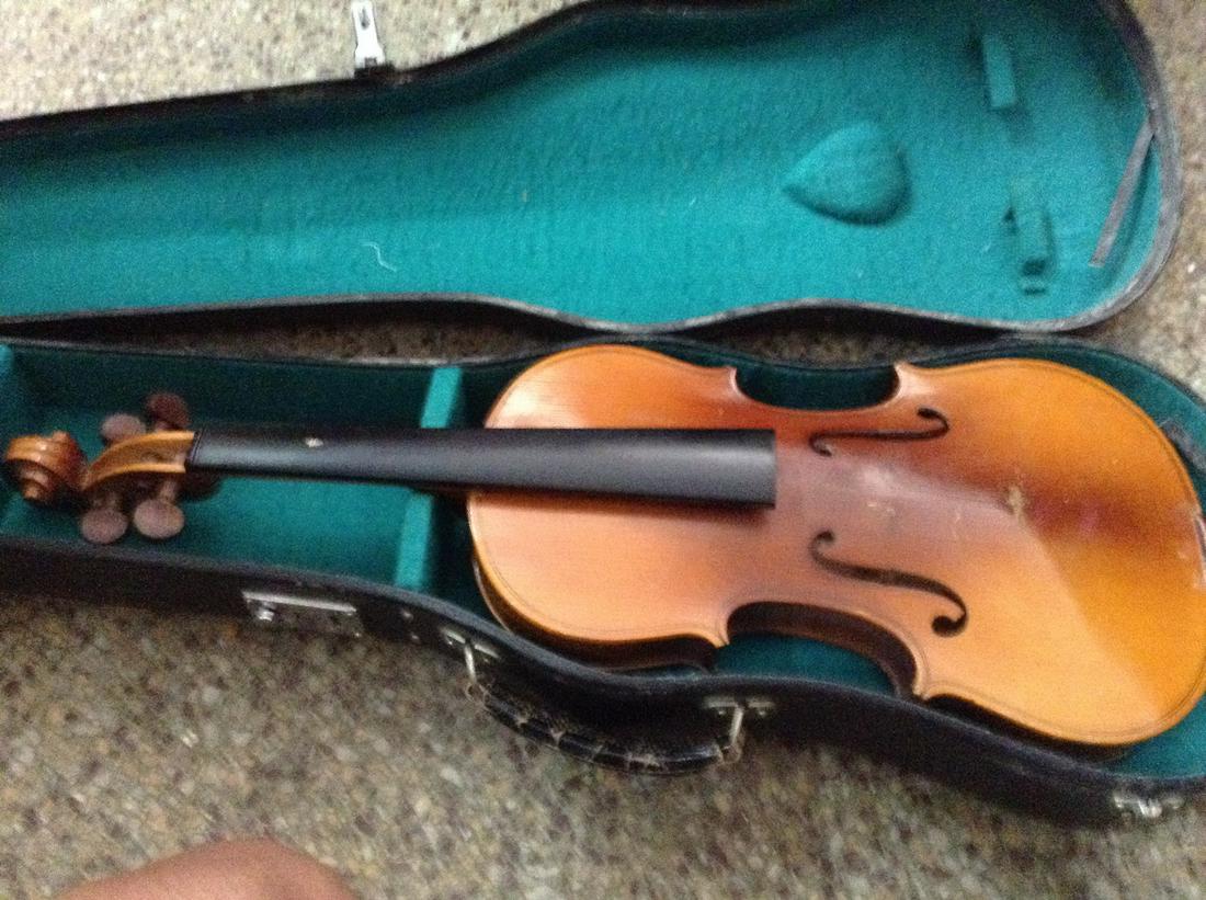 Lark 23" violin without strings and cse (1 of 1)