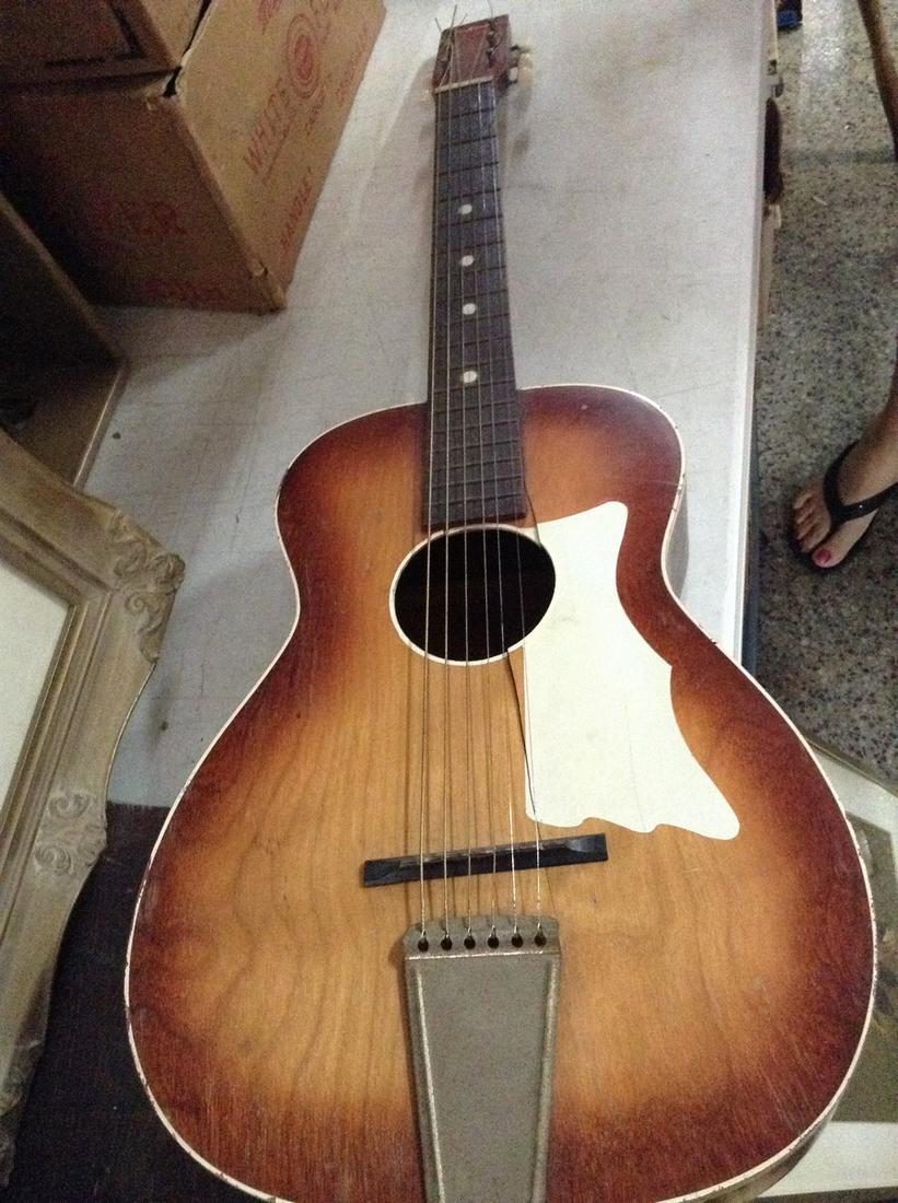 silvertone guitar (1 of 1)