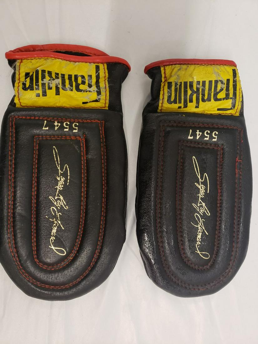 numbered Sugar Ray Leonard Franklin boxing gloves (1 of 1)