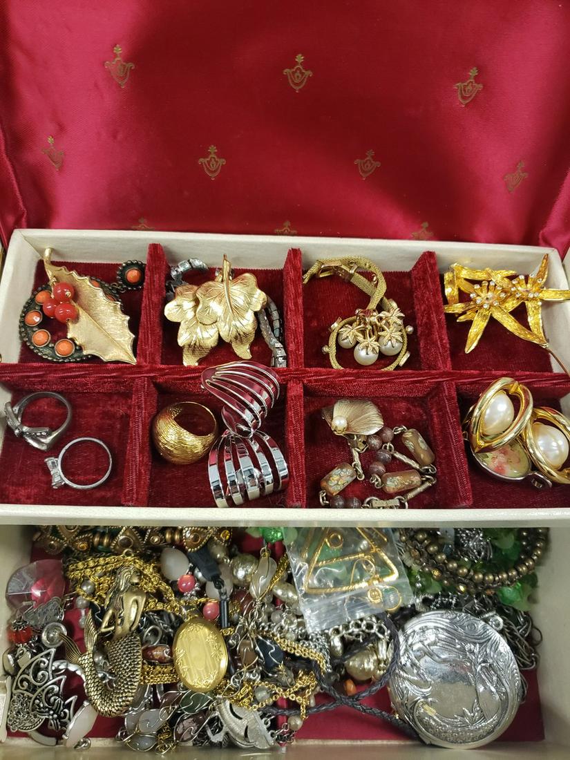 Jewelry box full of vintage/costume jewelry: Jewelry box full of vintage/costume jewelry