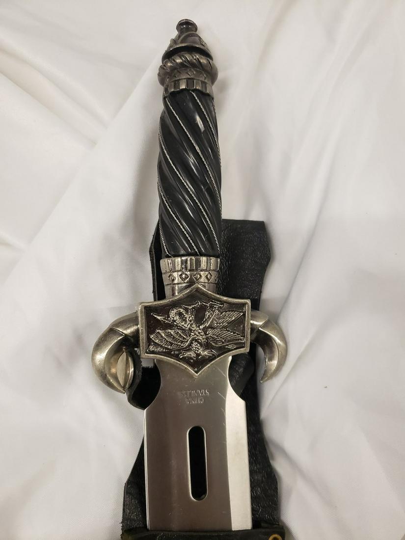Unique dragon dagger (1 of 1)