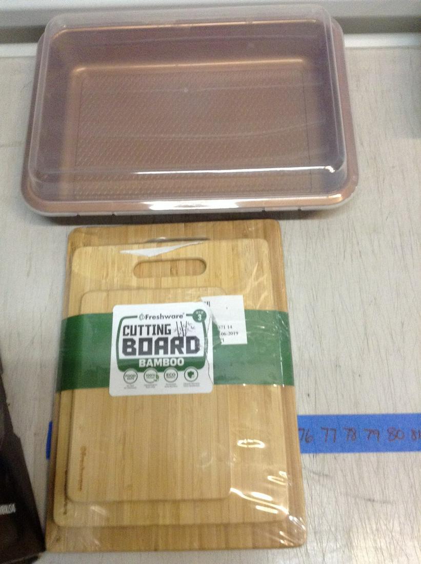 Bamboo Cutting board set and container (1 of 1)