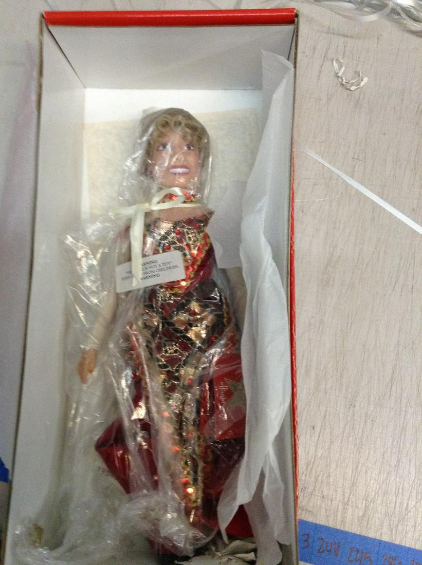 Effanbee Legend Series Carol Channing in box: Effanbee Legend Series Carol Channing in box