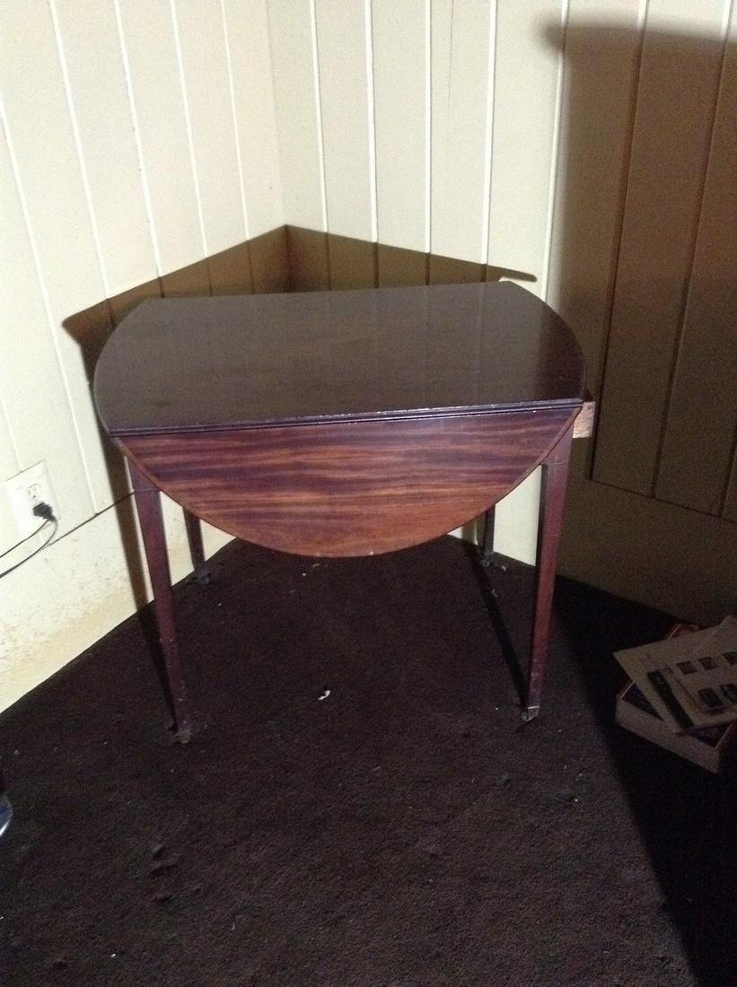 Tilt top Table: Tilt top Table