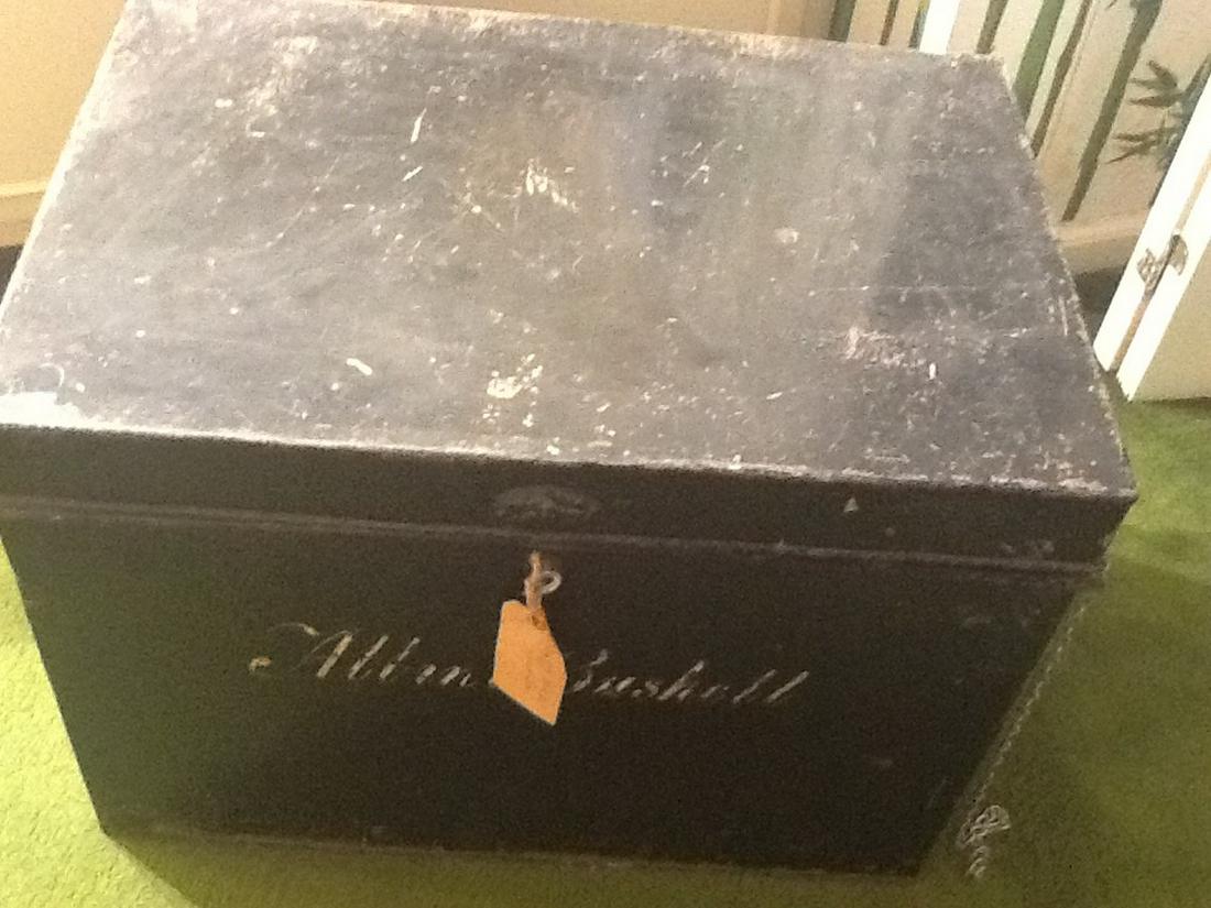 Large vintage Buschell deed metal box with key (1 of 1)