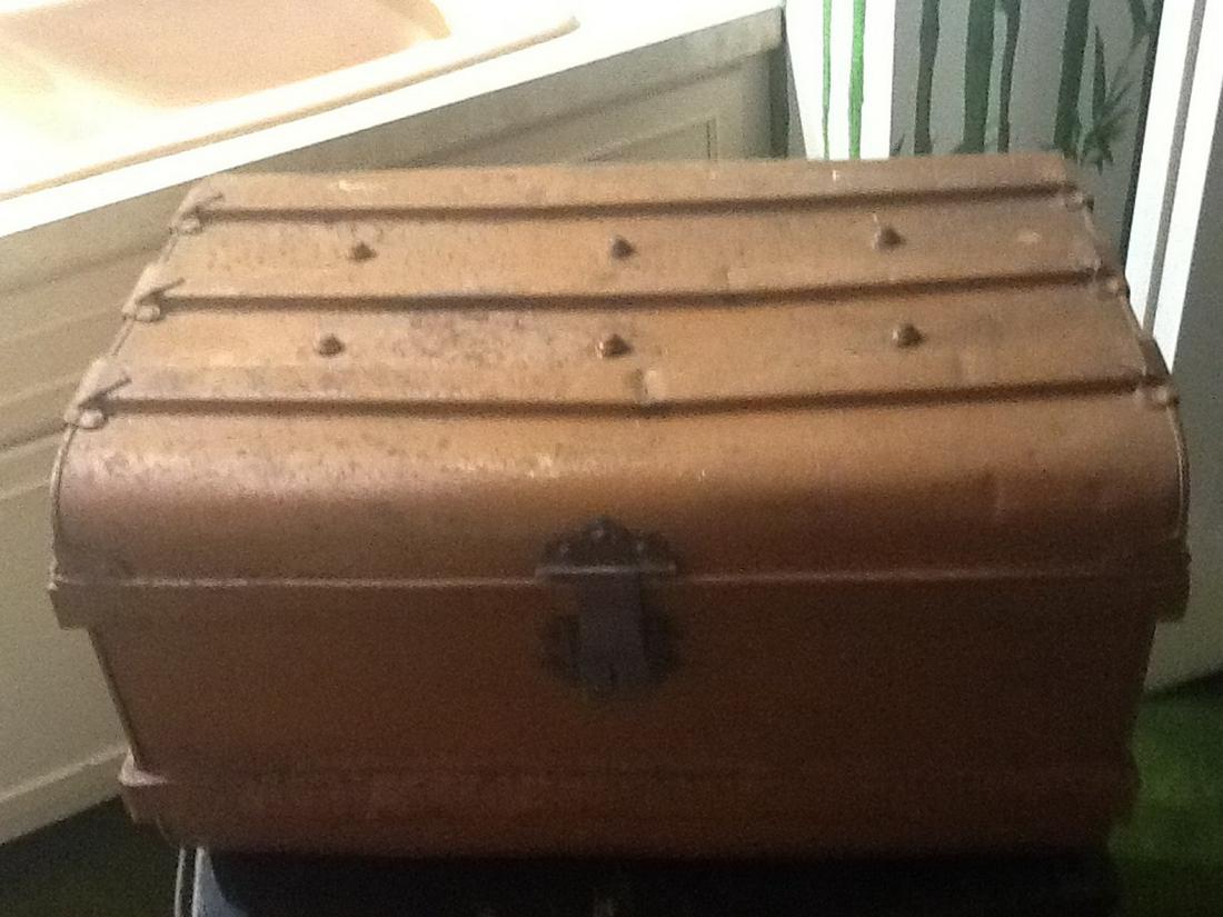 Large metal vintage chest: Large metal vintage chest