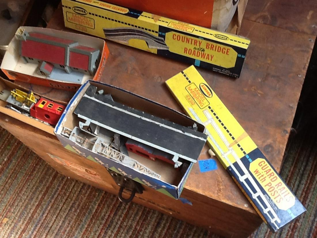 Lot of Aurora model train set pieces (1 of 1)