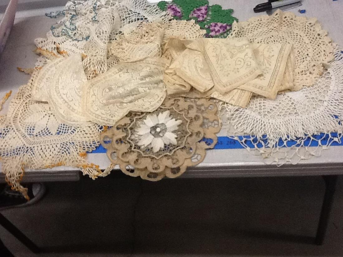 Lot of Vintage linens: Lot of Vintage linens