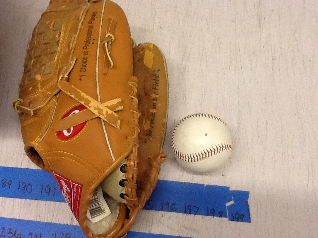 Rawlings glove with baseball: Rawlings glove with baseball