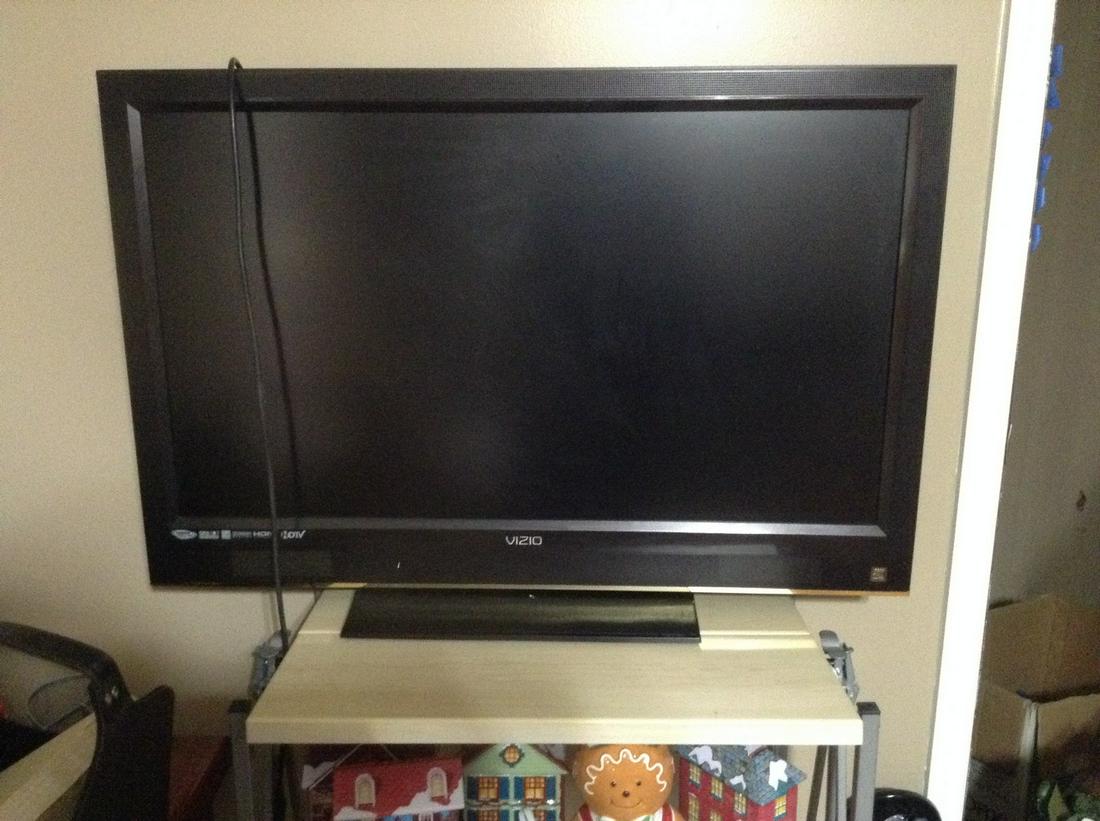 Vizio 36" TV (1 of 1)