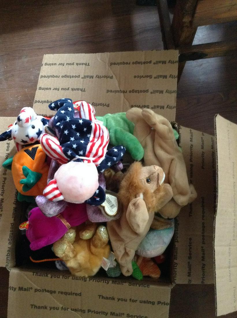 Box full of beanie babies: Box full of beanie babies