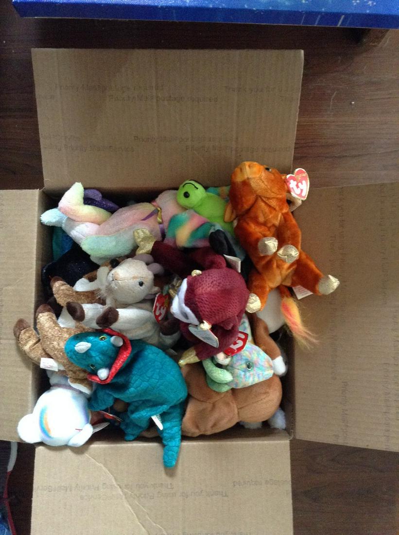box full of beanie babies: box full of beanie babies