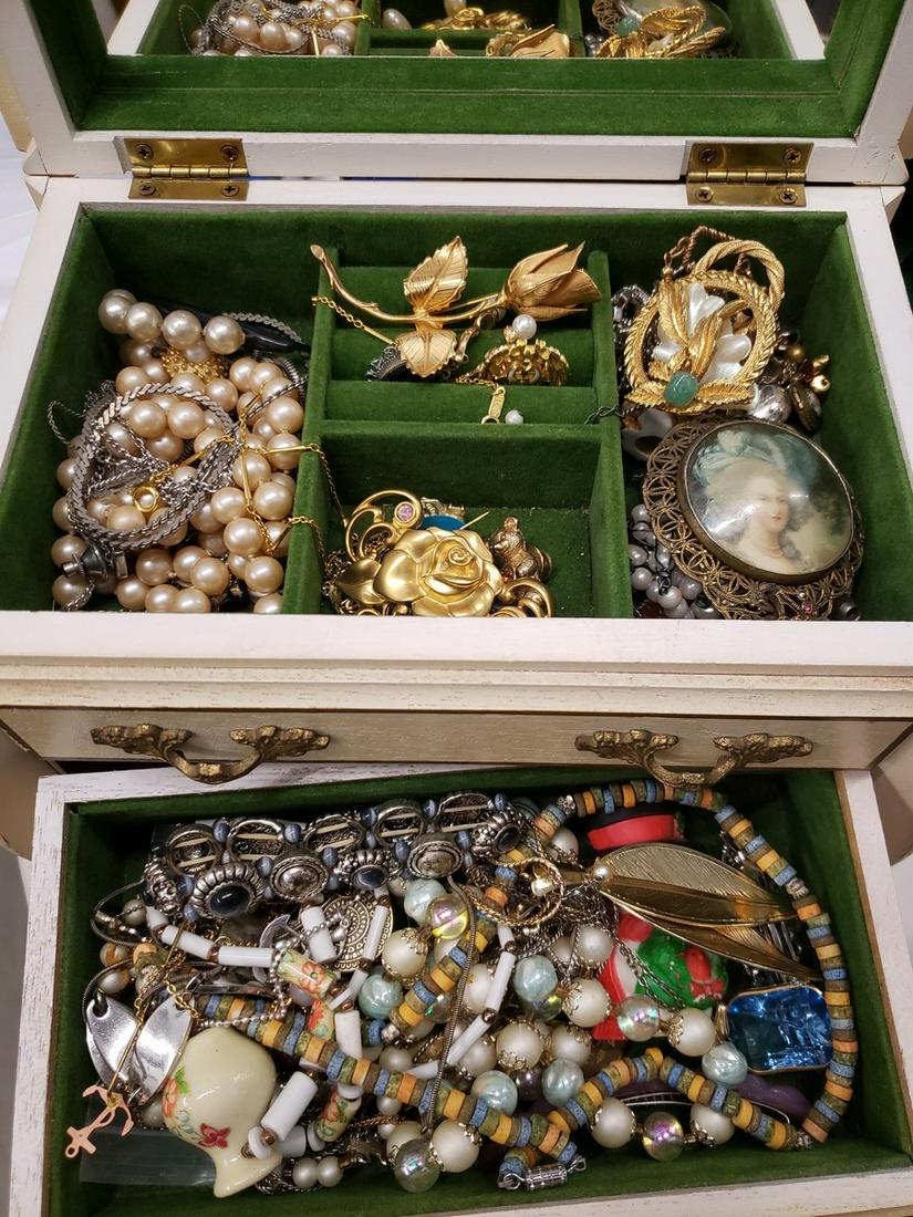 Jewelry box full of vintage/costume jewelry: Jewelry box full of vintage/costume jewelry