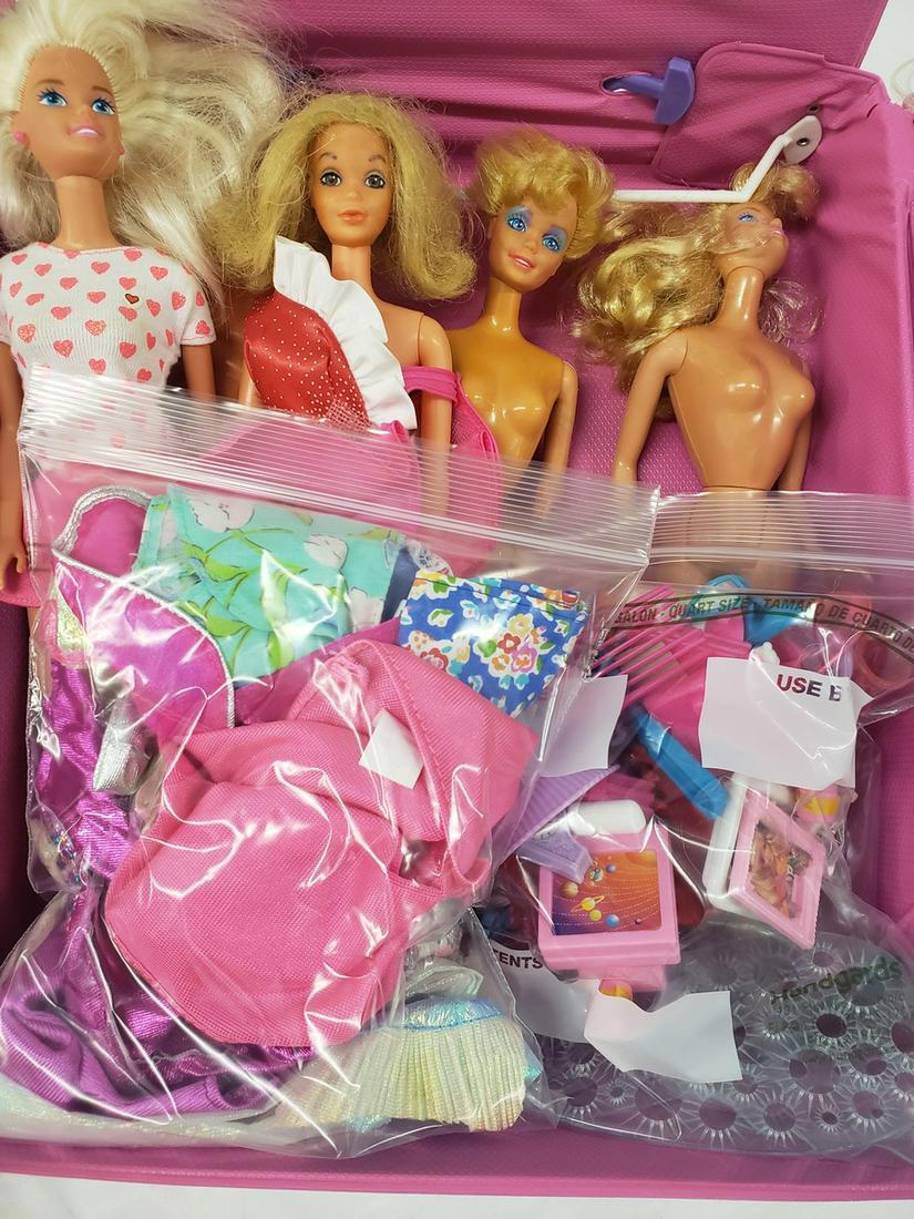 Lot of 1960's Barbie with clothes and accessories (1 of 1)