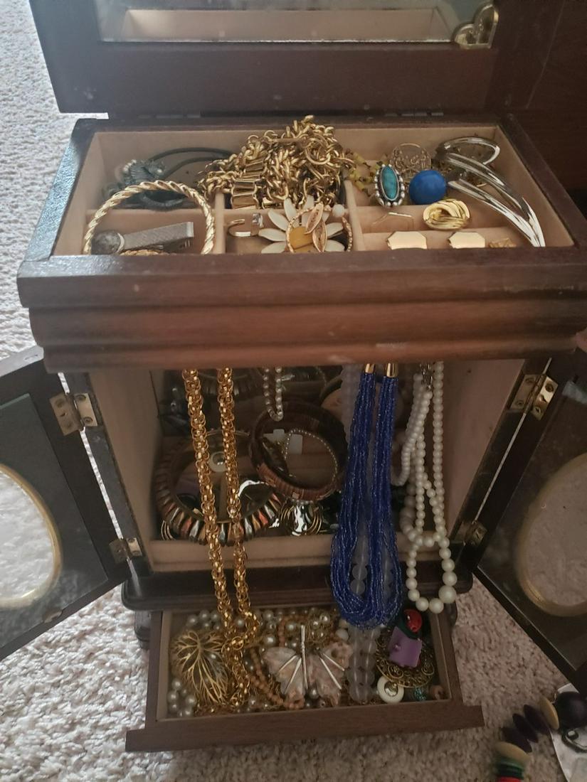 Jewelry box full of vintage/costume jewelry: Jewelry box full of vintage/costume jewelry