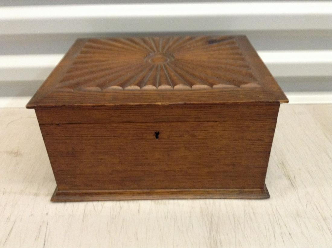 Early oak box 10"x9"x5" (1 of 1)