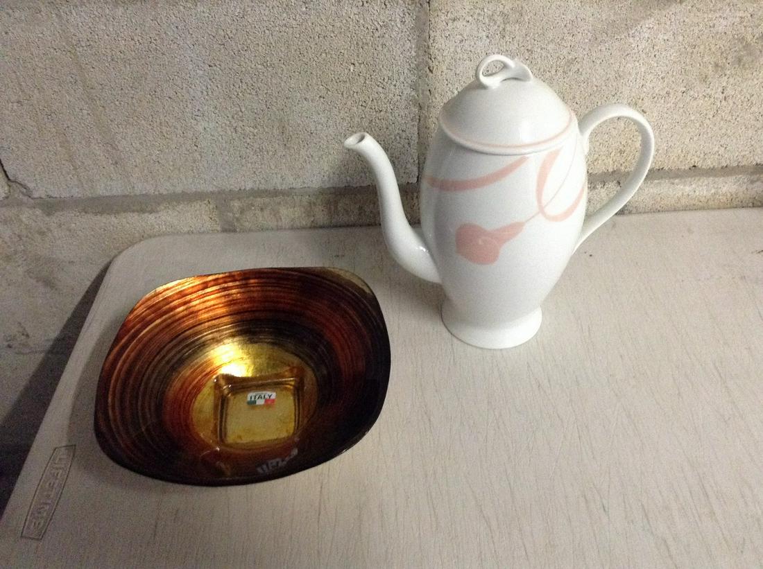 Tall Mikasa teapot and made in Italy bowl: Tall Mikasa teapot and made in Italy bowl