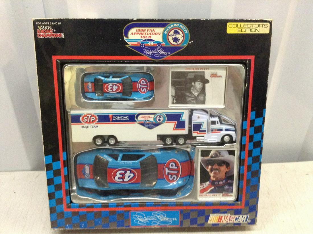 1992 Fan Appreciation Tour Richard Petty in box (1 of 1)