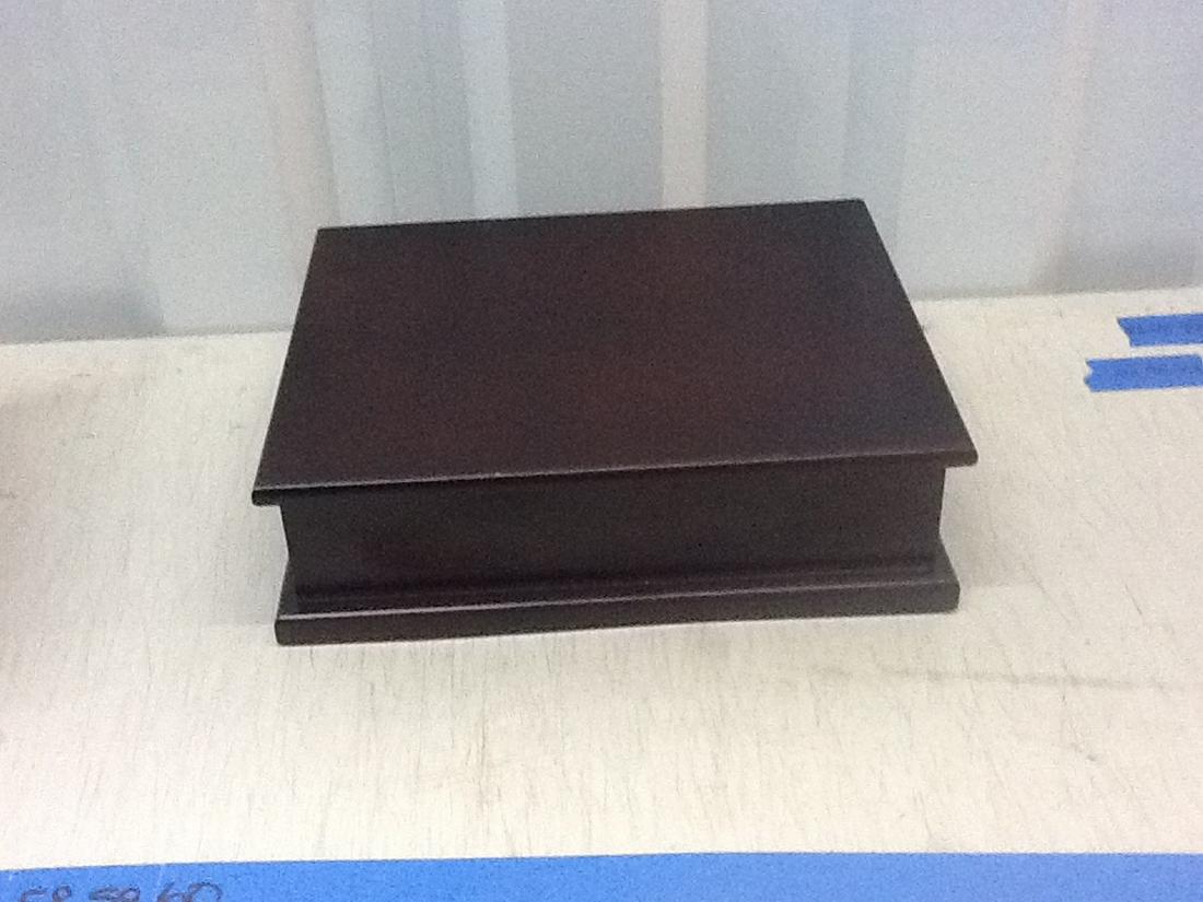 Cigar box 14"x11"x4": Cigar box 14"x11"x4"