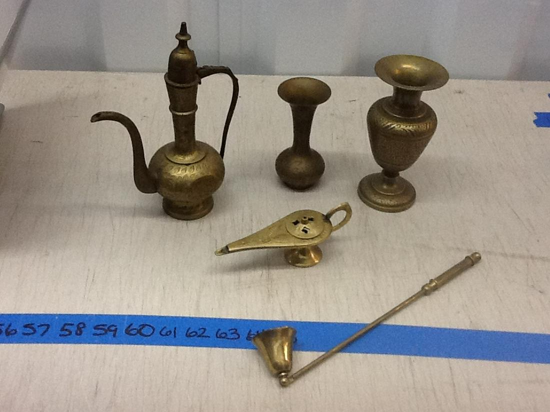 Large amount of brass items: Large amount of brass items