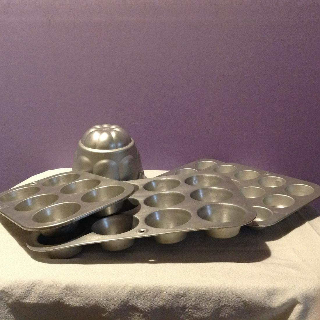 Vintage Tin Baking pans: Vintage Tin Baking pans