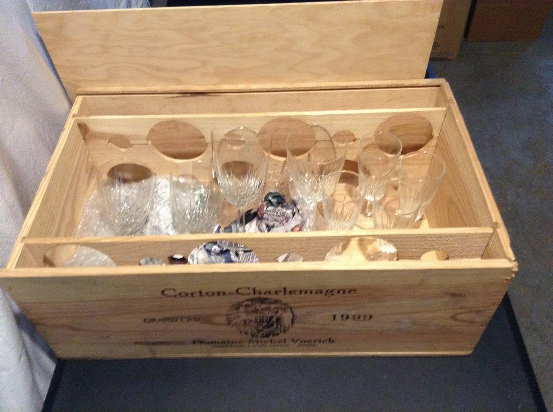 Wooden champagne crate with glassware: Wooden champagne crate with glassware