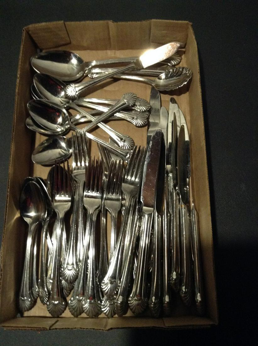 Large amount of Reed and Barton silverware: Large amount of Reed and Barton silverware
