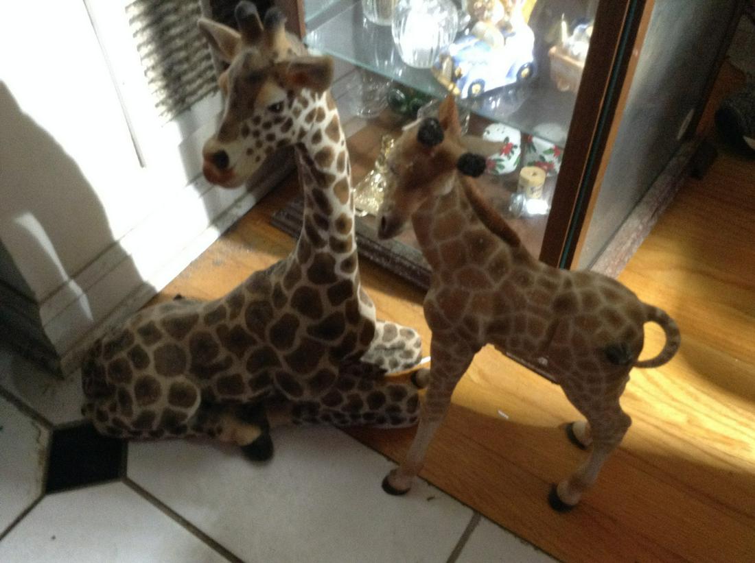 2 giraffe statues (1 of 1)